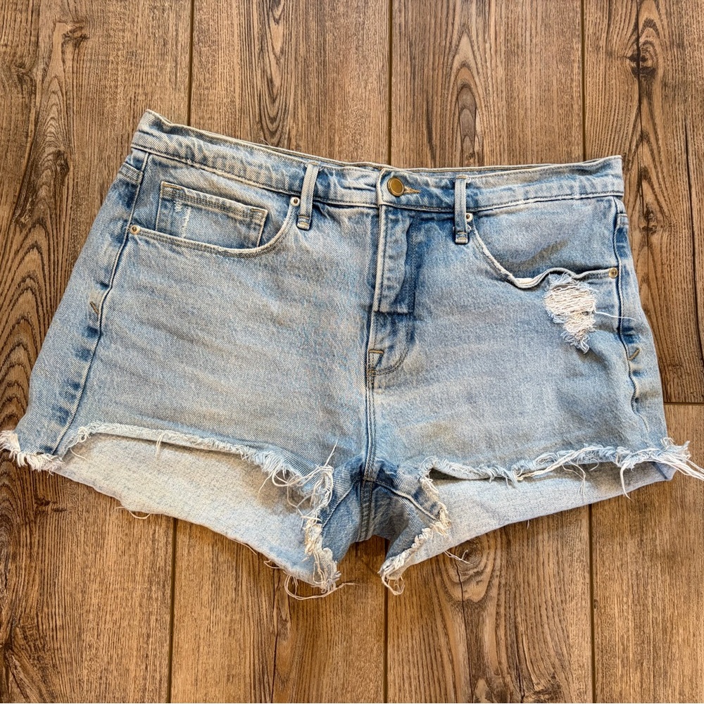 Good American Light Wash Distressed Denim Jean Shorts